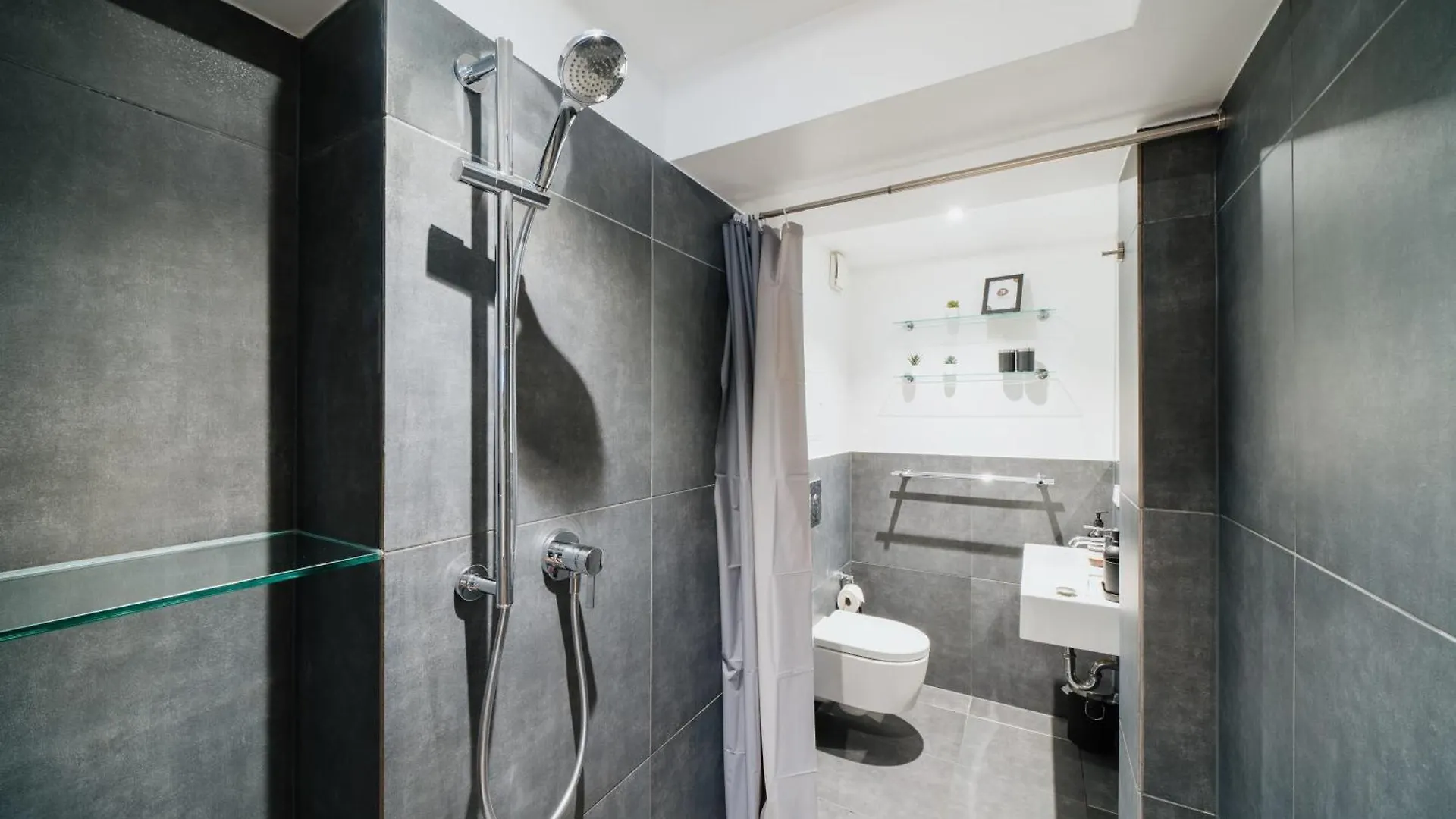 Homely Berlin - Cozy Studio, Modern, Near Theater & Kurfuerstendamm